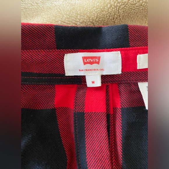 Women’s Levi’s plaid shirt - Picture 4 of 4